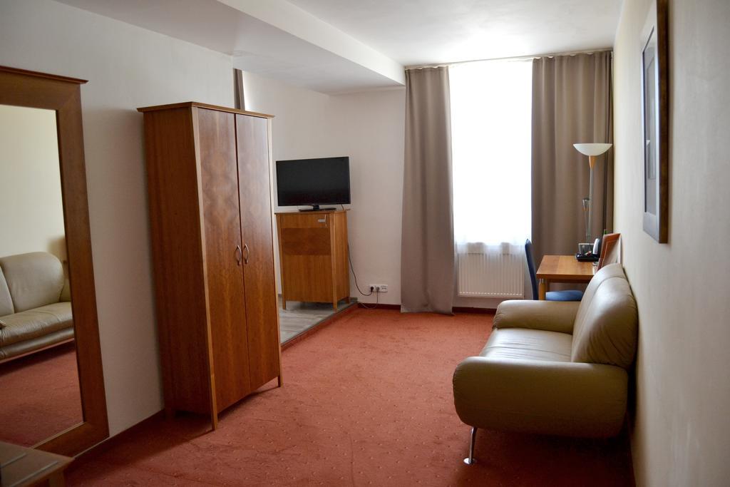 Hotel Plaza Mladá Boleslav エクステリア 写真