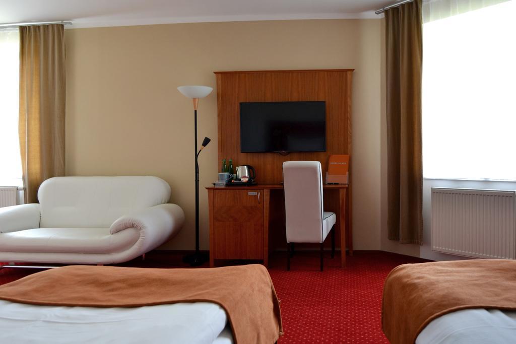 Hotel Plaza Mladá Boleslav エクステリア 写真