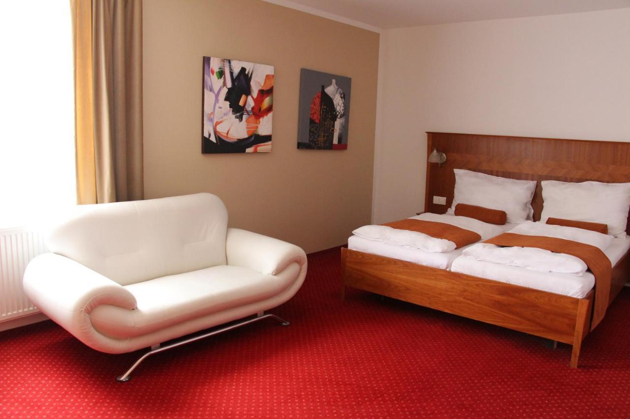 Hotel Plaza Mladá Boleslav エクステリア 写真